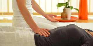 taoistische Bauchmassage (Chi Nei Tsang)